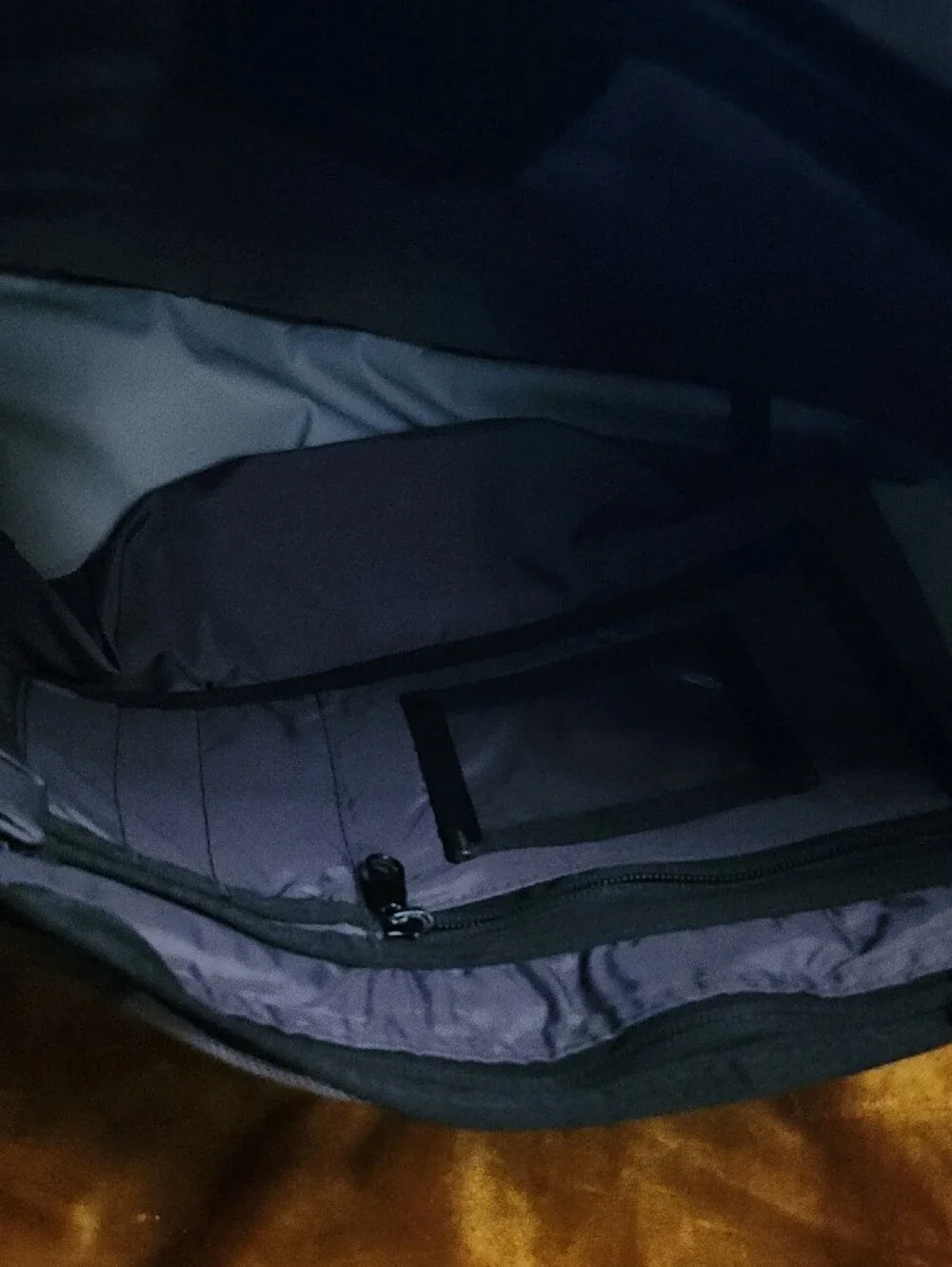🤩SALE 🤩 Timbuk2 Light Gray and Green Messenger Bag with Black Trim